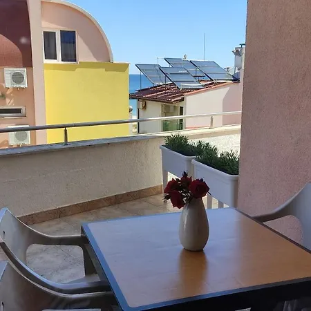 Perlite - Flora By The Apartman